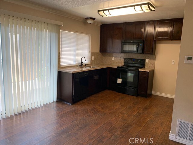 Building Photo - 711 Windwood Dr