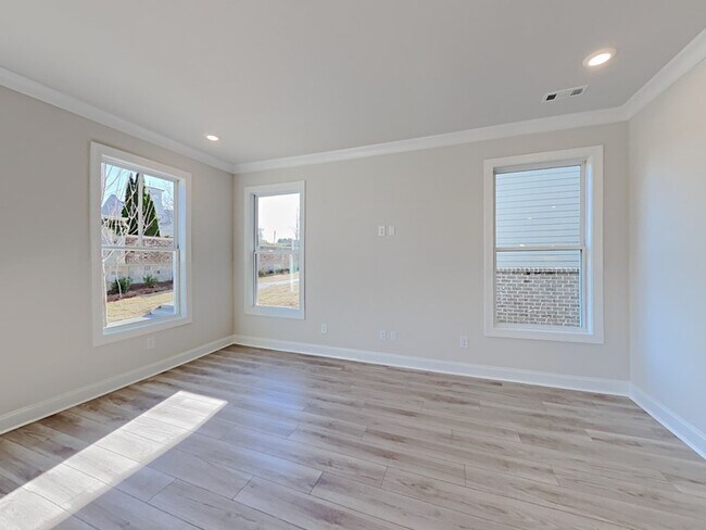 Foto del edificio - 5010 Bellmoore Park Ln