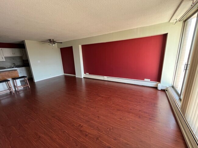 Foto del edificio - 2222 S Stewart Ave