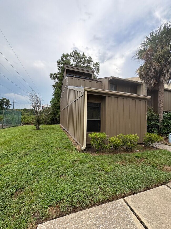 Foto del edificio - Spacious 3-Bedroom Condo in Cypress Woods