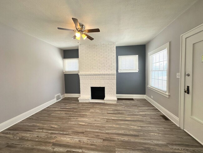 Building Photo - 2 Bed & 1 Full Bath Ranch w/ Basement for ...