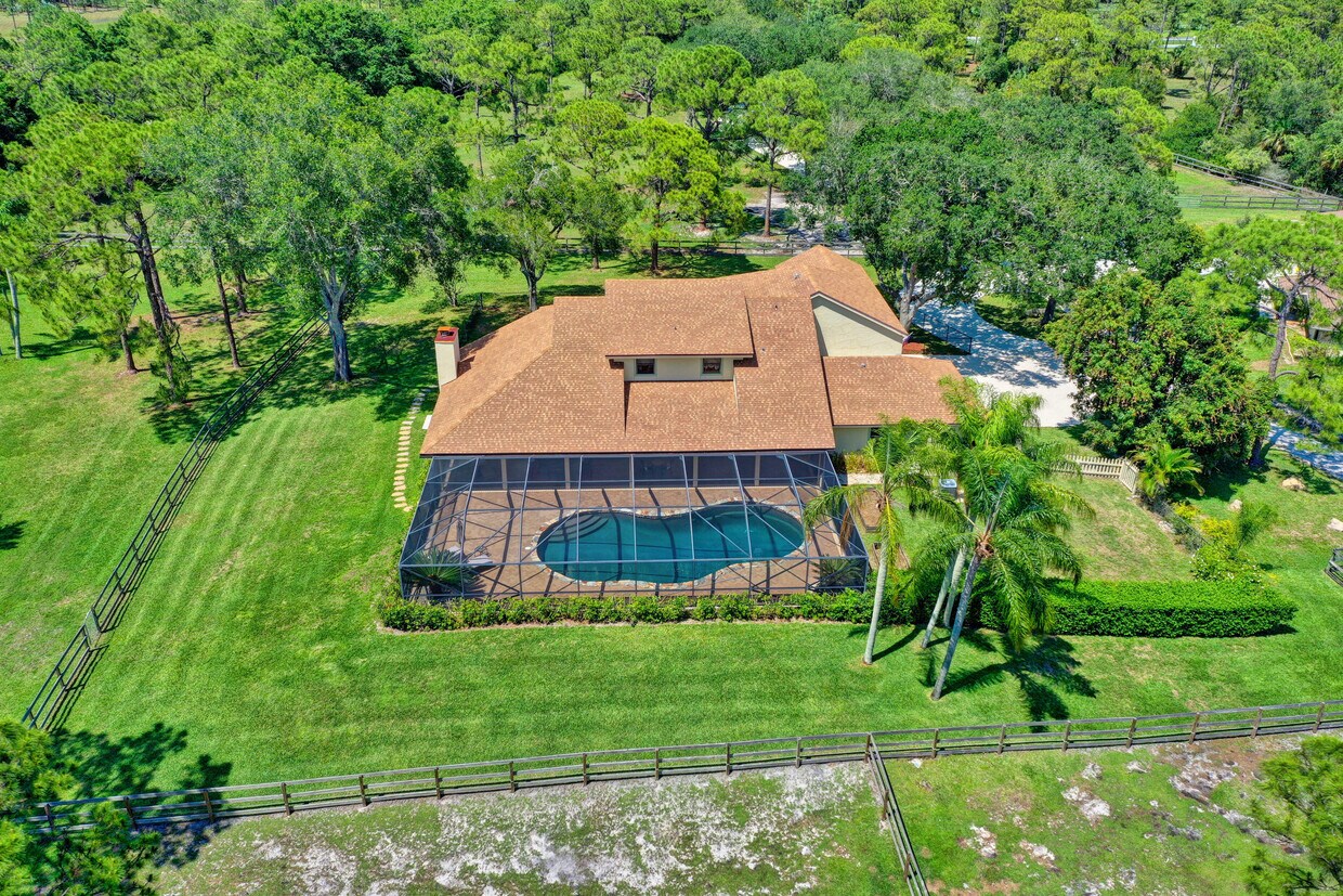 Foto principal - 1900 SE Ranch Rd S