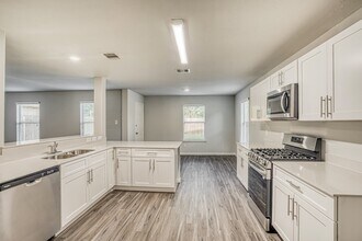 Building Photo - 5738 S Brenwood Dr