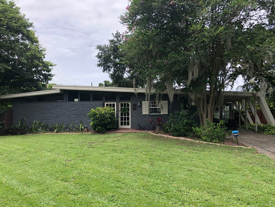 Primary Photo - 1227 Country Club Dr