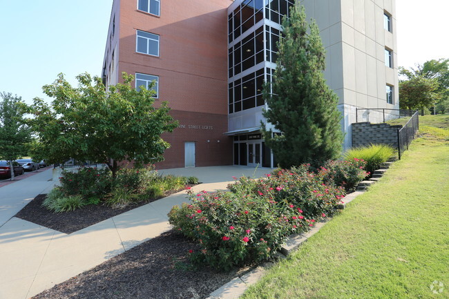 Foto del edificio - Vine Street Lofts