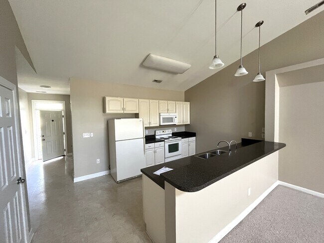 Building Photo - 511 Village Green Dr