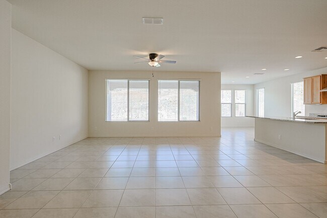 Foto del edificio - Beautiful 4 Bedroom Home in Aloravita Community