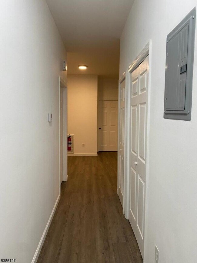 Building Photo - 36 Dassing Ave