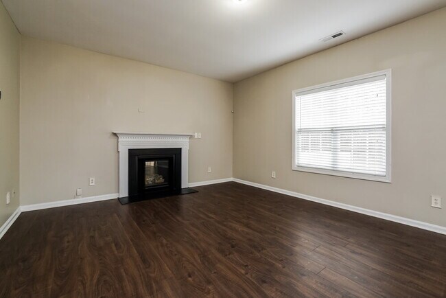 Foto del edificio - 610 Crosstie St