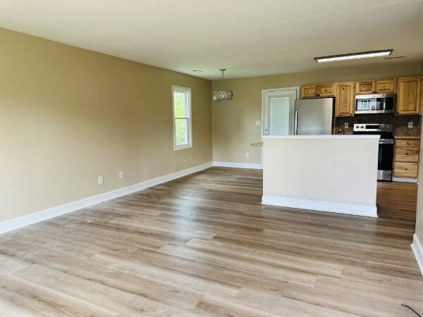 Building Photo - 586 Foxfield Rd