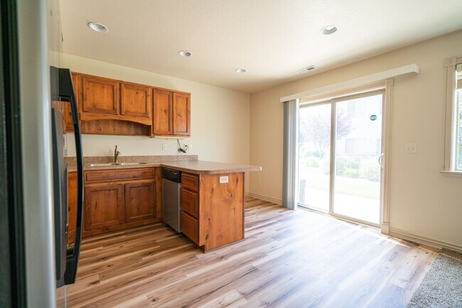 Foto del edificio - Modern 3 Bed, 2.5 Bath Townhouse - Excelle...