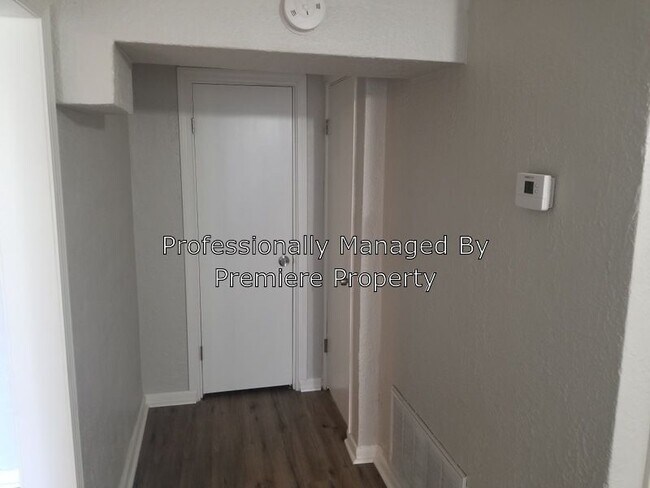 Foto del edificio - 6305 Ravena Rd