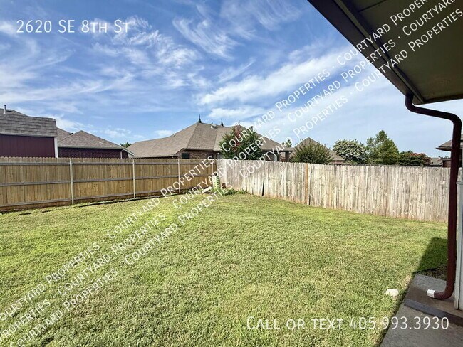 Foto del edificio - 2620 SE 8th St
