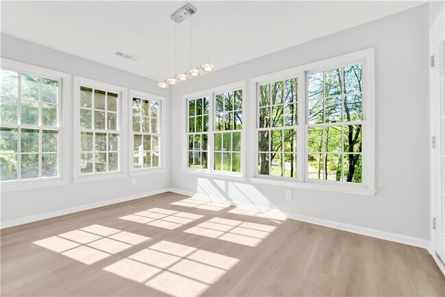 Foto del edificio - 2025 Golden Ridge Cir