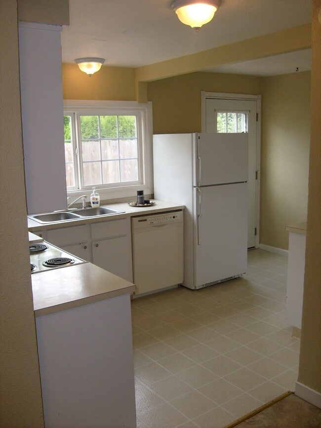 Building Photo - 2022 Filbert St