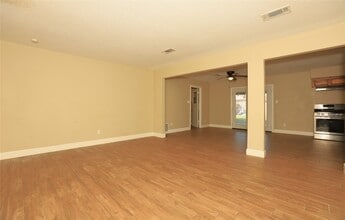 Building Photo - 103 E Meadow Ln