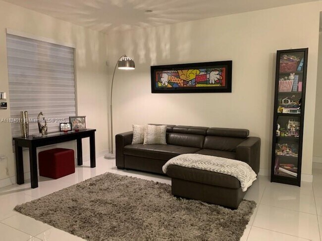 Foto del edificio - 10220 NW 63rd Terrace