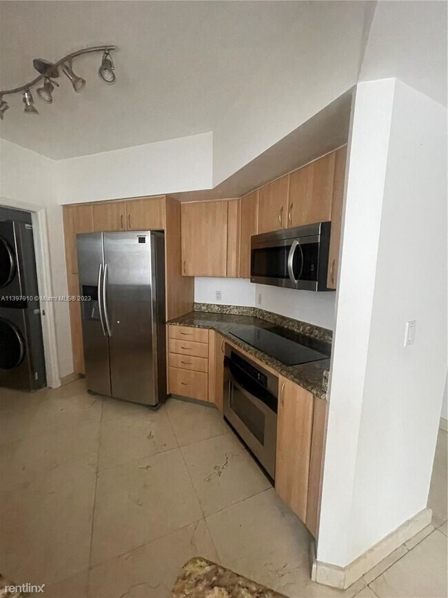 Building Photo - 3 br, 3 bath Condo - 140 Meridian Ave Apt 332