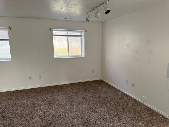 Foto del edificio - 2330 N 380 W St