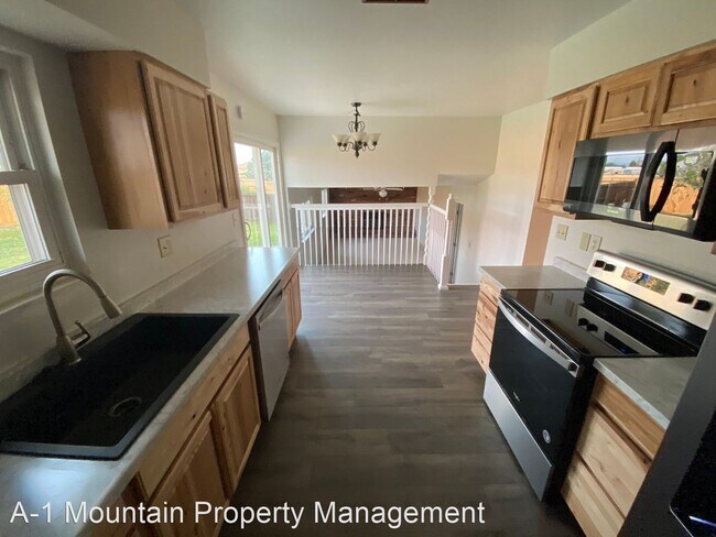 Building Photo - 3 br, 1.5 bath House - 4623 S. Jellison St.