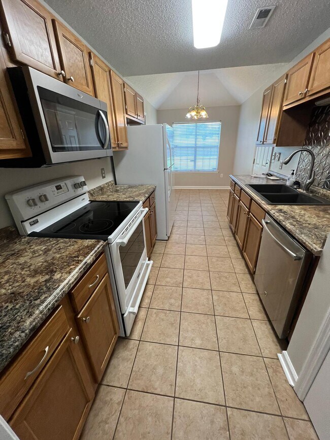 Foto del edificio - 5997 Vinemont Dr NW