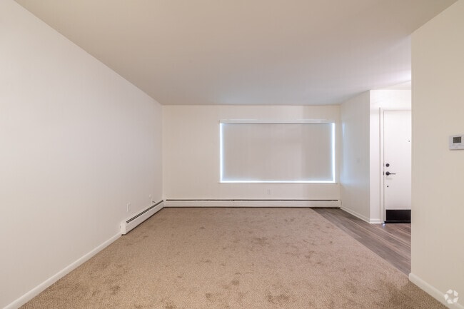 1BR, 1BA - 800SF - Living Room - Wildwood Apartments