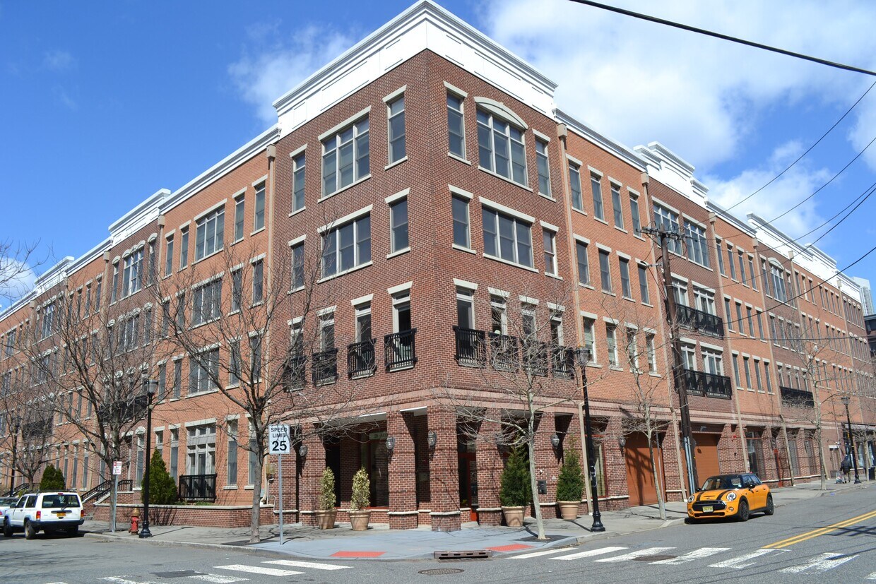 Primary Photo - 126 Dudley St