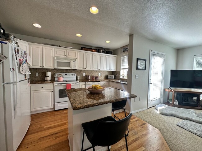 Foto del edificio - Spacious 3 Bedroom Townhome in Tualatin Ne...