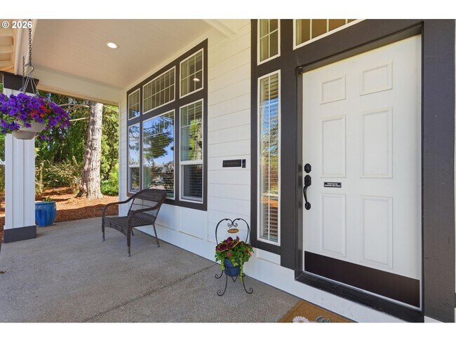 Foto del edificio - Beautifully Updated 5BR Home with Designer Kitchen, Main-Level Suite & Private Backyard Oasis Nea...