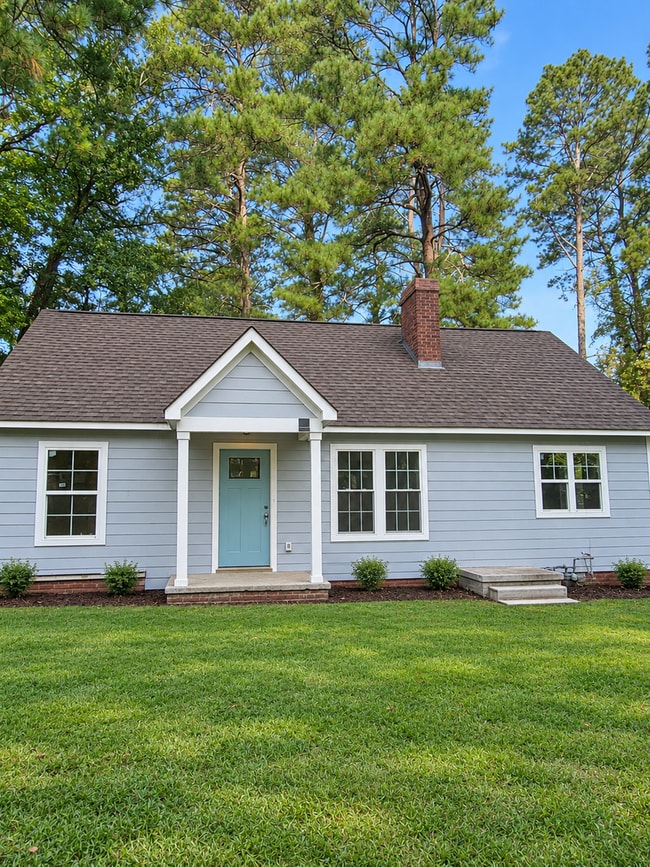 Building Photo - 2921 Sylvan Rd