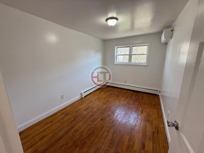 Foto del edificio - 622 Logan Ave