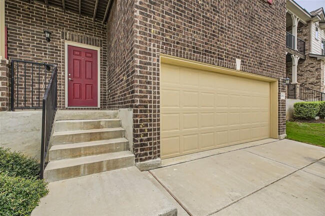 Building Photo - Home in Weston Oaks!