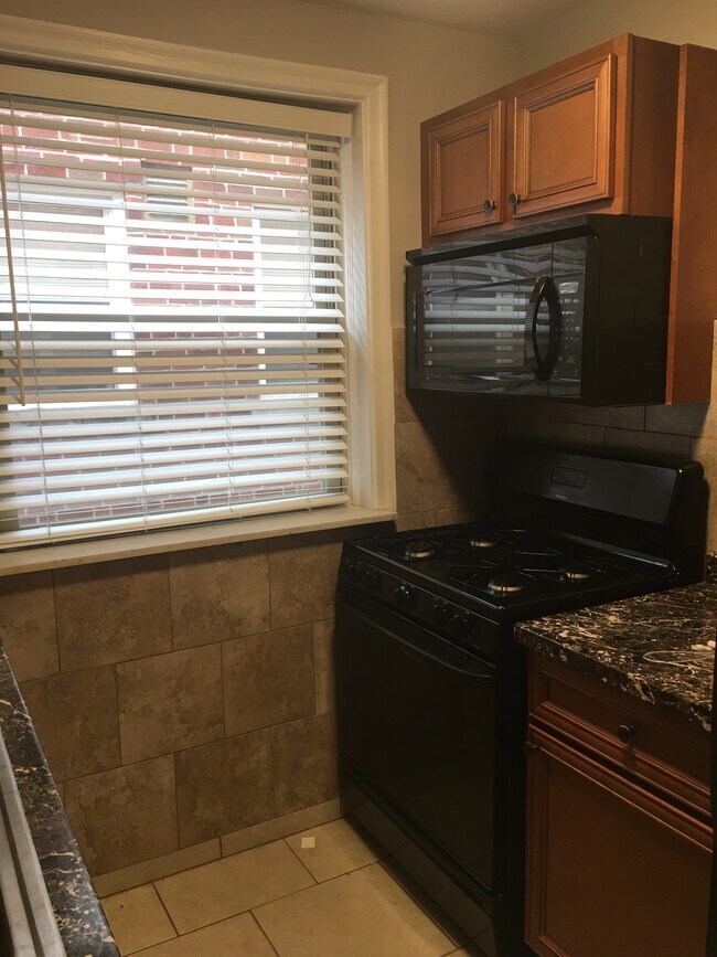 Kitchen - 6309 Sutherland Ave