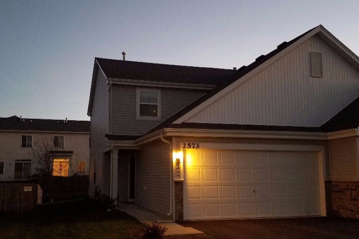 Front Yard - 2573 Carlisle Ln