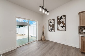 Building Photo - 5915 Little River Loop