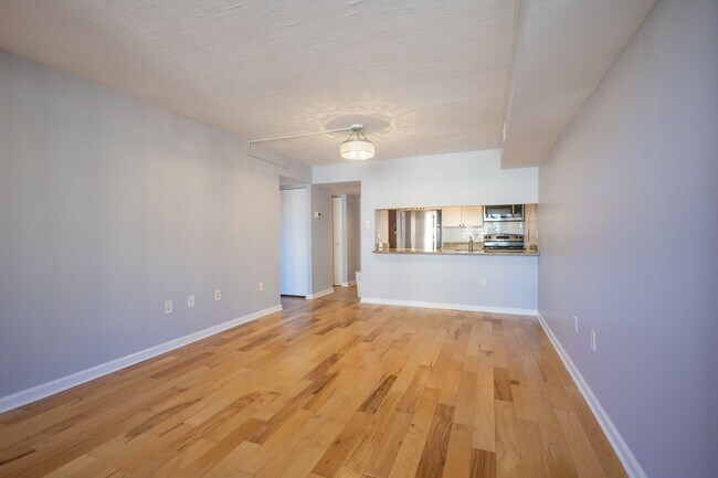 Photo - Charming Top Floor 2 BR/1 BA Condo in Nort...