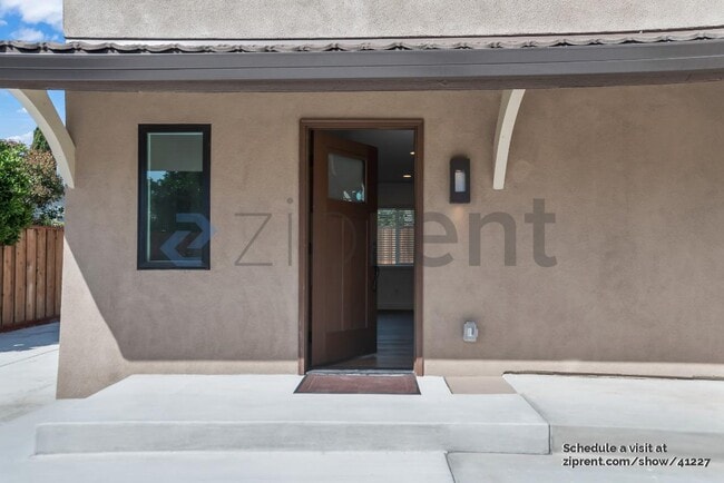 Building Photo - 1360 Goldenlake Rd