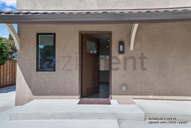 Foto del edificio - 1360 Goldenlake Rd