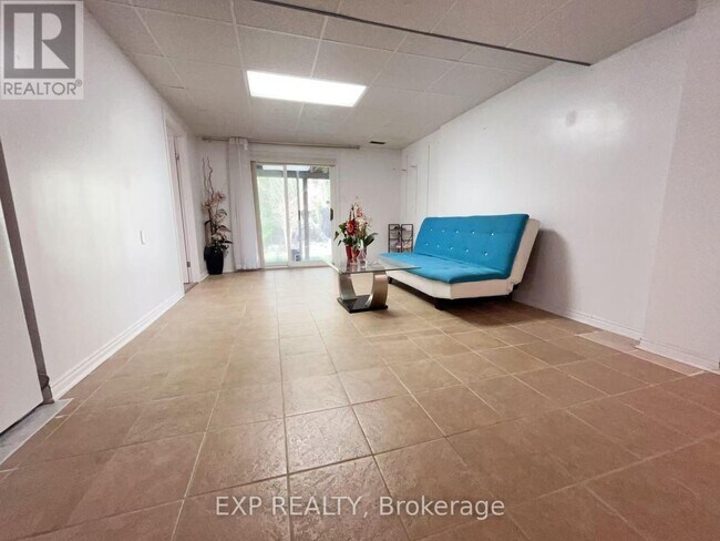 Photo du bâtiment - 50 Brookside Rd