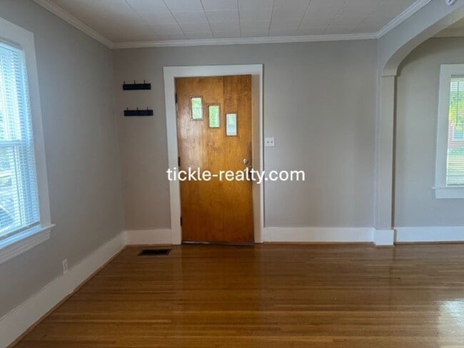 Building Photo - 3 Bedroom - Single Family Home!