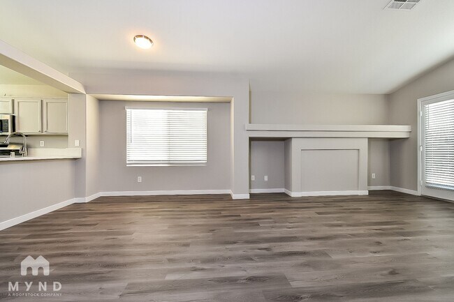 Building Photo - 8116 Dinsmore Dr