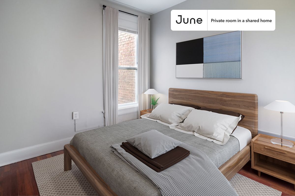 Primary Photo - Private bedroom in 3 bed/2.5 bath Home