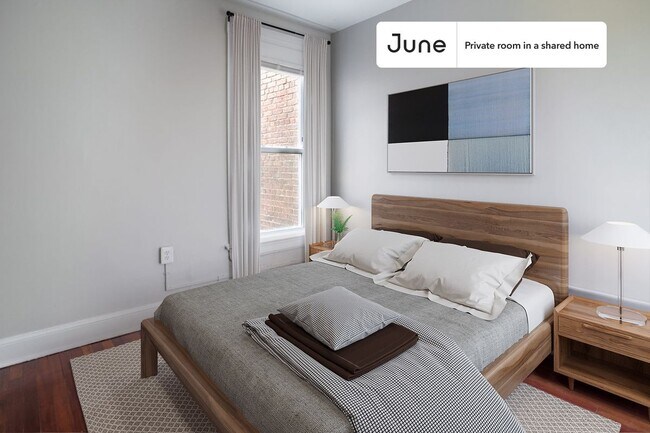Building Photo - Private bedroom in 3 bed/2.5 bath Home