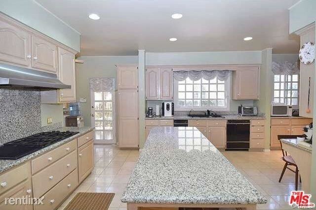 Foto del edificio - 6 br, 3 bath House - 626 S Plymouth Blvd