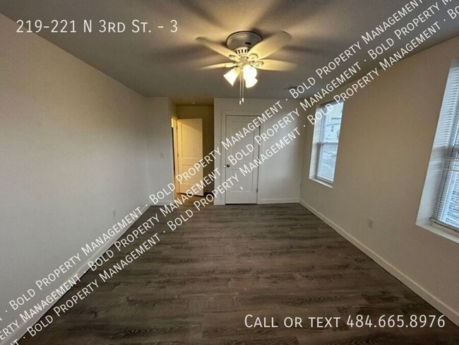 Foto del edificio - 219-221 N 3rd St.-3