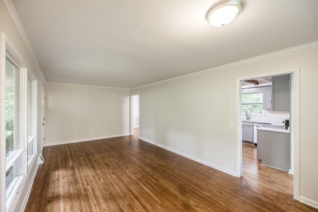 Building Photo - 418 Foothill Dr