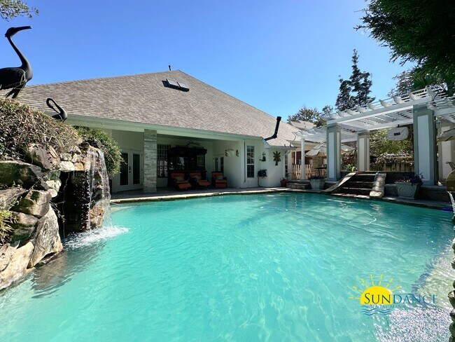 Foto del edificio - Stunning 4 Bedroom in Gated Community with...