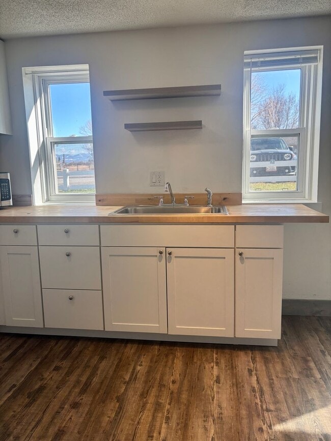 Foto del edificio - 413 N Cherry St