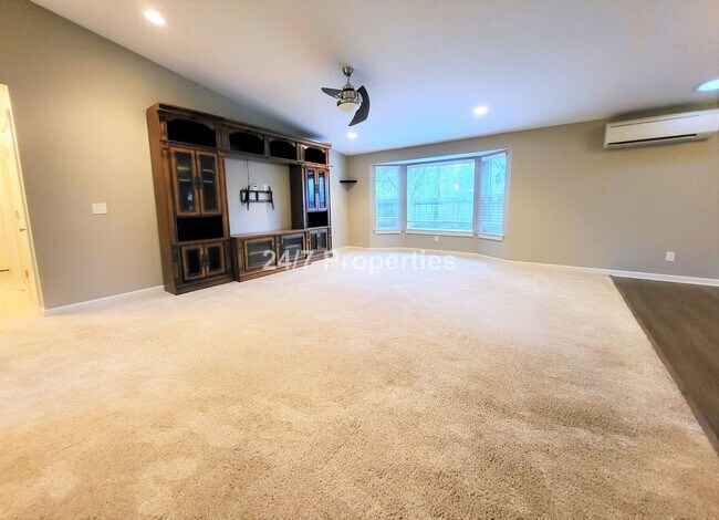 Foto del edificio - Single Level 3 BD | 2 BA w/ Backyard + Cov...