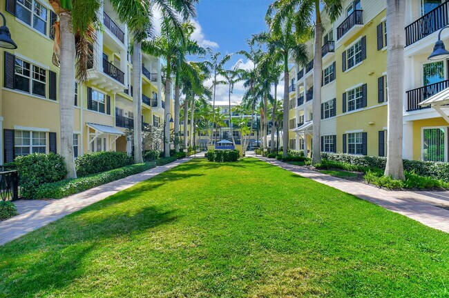 Building Photo - 225 S Latitude Cir